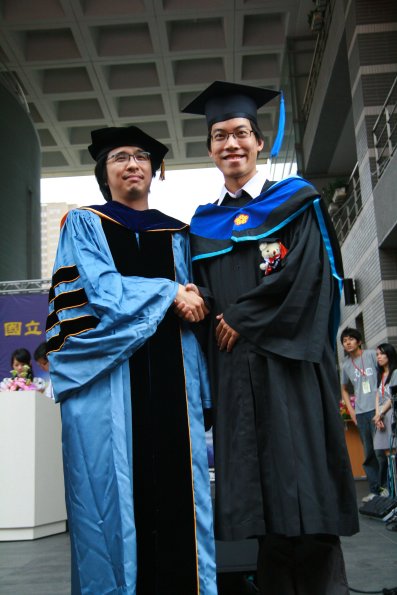 Graduate _146_