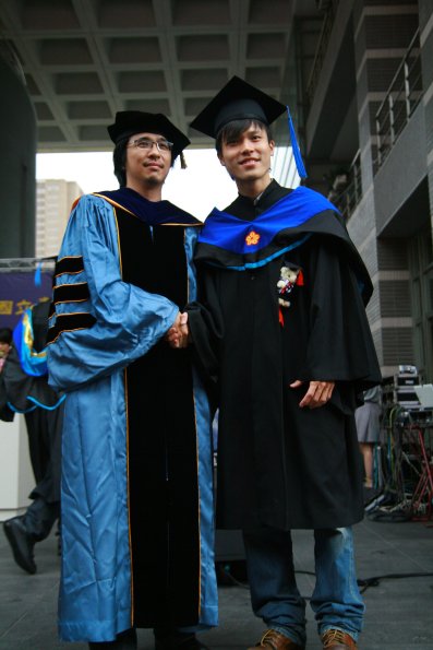 Graduate _147_