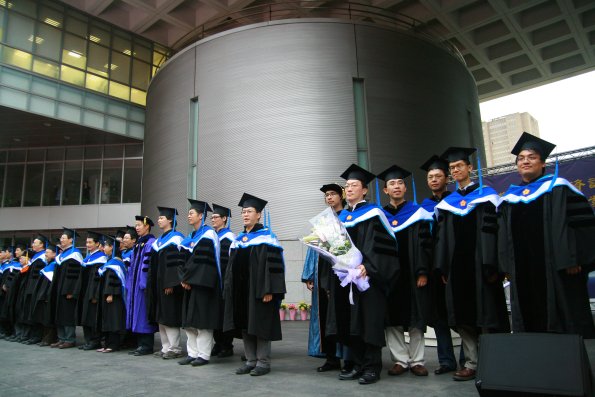 Graduate _174_