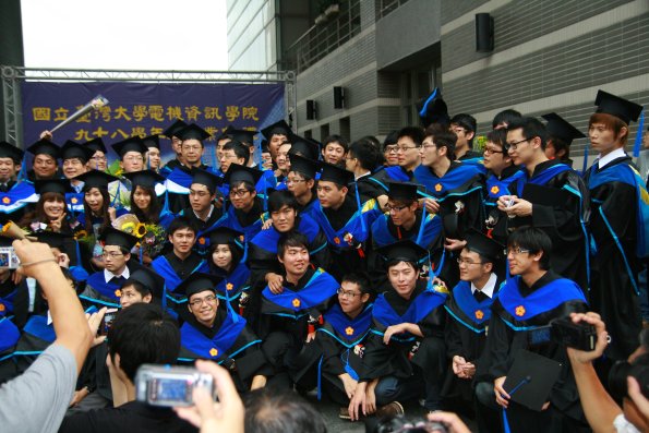 Graduate _186_